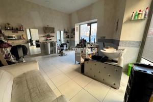 Locale Commerciale a Napoli Piazza Giusso 1 locali