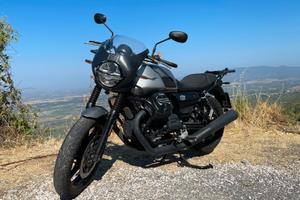 Moto Guzzi V7 Stone 850cc + accessori originali