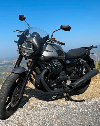 Moto Guzzi V7 Stone 850cc + accessori originali