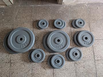 Pesi e bilanciere dritto e curvo più manubri 