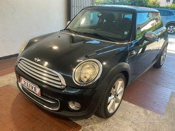 Mini 1.6 16V Cooper D soli 100.000km