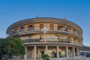 3 LOCALI A SANTA LUCIA DEL MELA