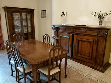 Sala da pranzo in noce massello