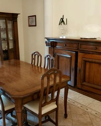 Sala da pranzo in noce massello