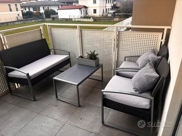 Set divano e sedie in metallo da esterno