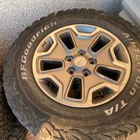 4cerchi in lega 17 jeep rubicon con gomma goodrich