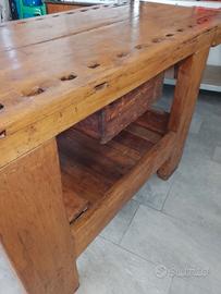 Tavolo in legno da falegname con 3 morse