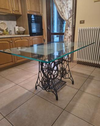 Tavolo in vetro di design