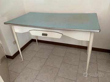 Tavolo vintage anni 50 con piano in formica