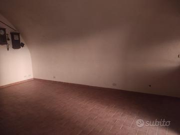 Locale - solo spazio per deposito materiale