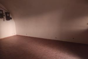 Locale - solo spazio per deposito materiale