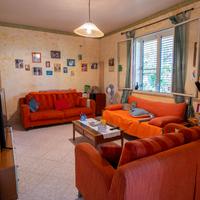 Porzione di villa bifamiliare con giardino V114