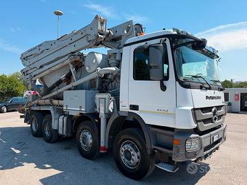 MERCEDES BENZ Actros 4144 B con betonpompa Putzmei