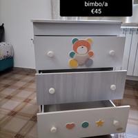 Cassettiera colorata in legno per cameretta bimbi