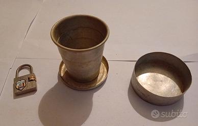 bicchiere telescopico vintage e portachiavi