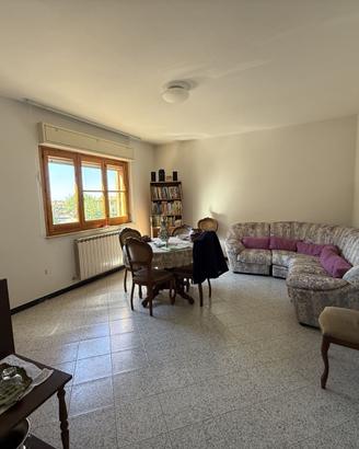 AC925 - Appartamento con garage e giardino