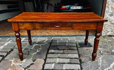 tavolo antico d’antiquariato