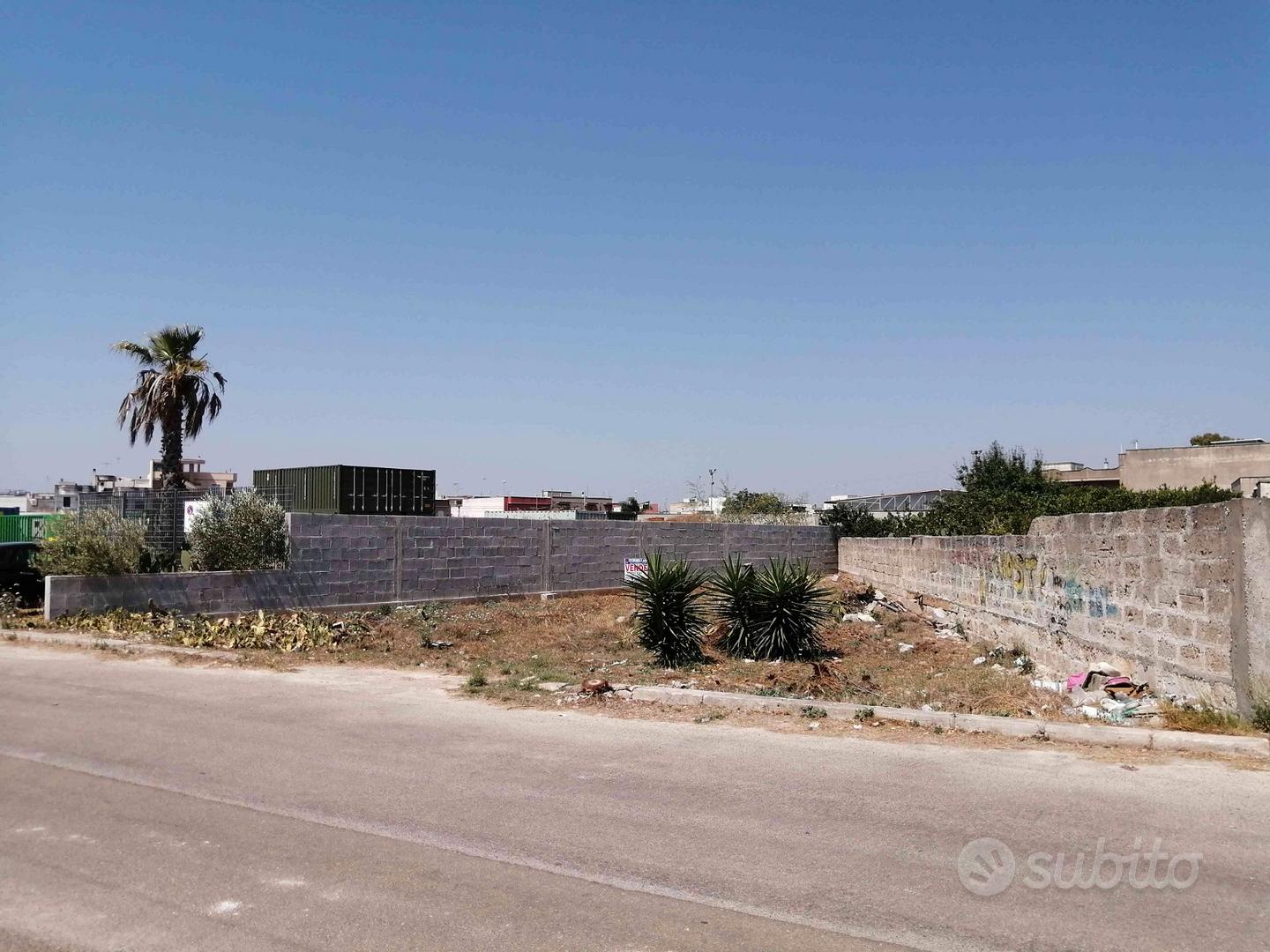 Trepuzzi terreno zona B (edificabile 80%) mq 271 - Vista 2