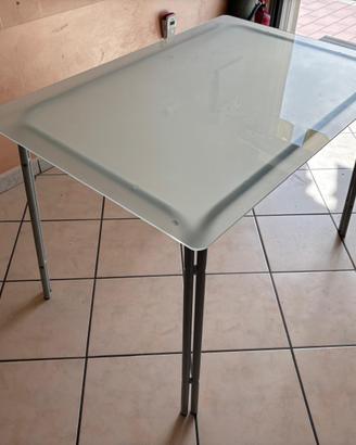 Tavolo in vetro
