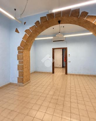NEGOZIO A MANDELLO DEL LARIO