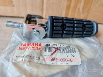 PEDALINA POSTERIORE SINISTRA ORIGINALE YAMAHA NUOV