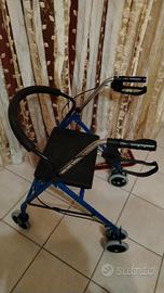 Girello deambulatore a quattro ruote