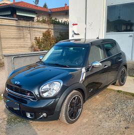mini countryman quattro ruote motrici.