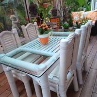 Tavolo in bambù e cristallo