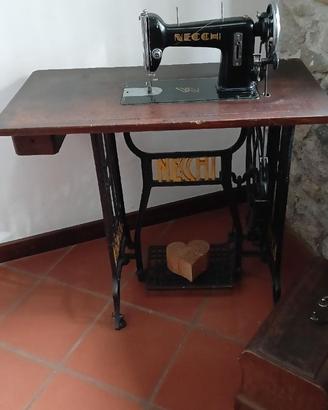 macchina da cucire Necchi