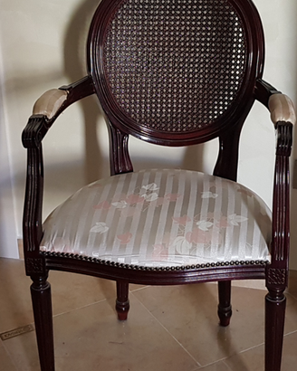 Poltrona classica vintage in legno