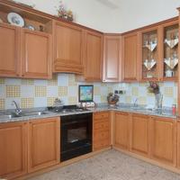 Cucina completa noce,piano in vero marmo granito