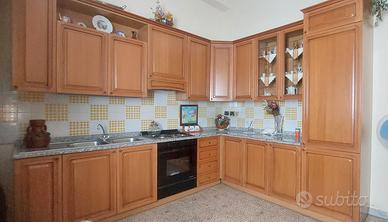 Cucina completa noce,piano in vero marmo granito