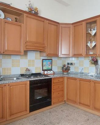 Cucina completa noce,piano in vero marmo granito