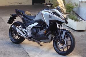 Honda nc750x 2025 300 km