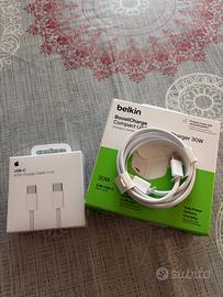 Caricabatteria Belkin con cavo di ricarica Apple