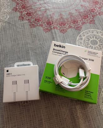 Caricabatteria Belkin con cavo di ricarica Apple