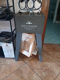 Sgabello appoggio cassetta vino Zaccagnini