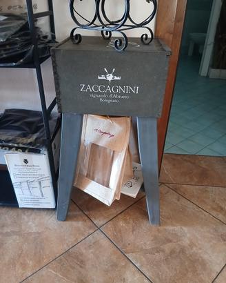Sgabello appoggio cassetta vino Zaccagnini