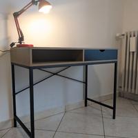 Scrivania con cassetto
