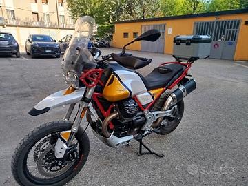 Moto Guzzi V85TT versione Graphics Yellow