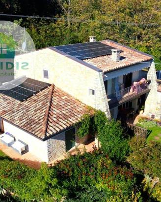 Villa di 254 m² con più di 5 locali a Perugia