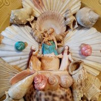 Madonna di Pompei su composizione di conchiglie