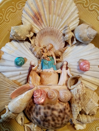 Madonna di Pompei su composizione di conchiglie