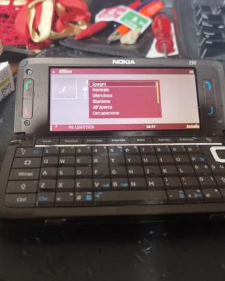 Nokia E90 perfetto completo di alimentatore
