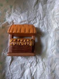 Thun mangiatoia con gatto presepe classico 