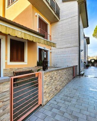 Villetta a schiera di 130 m² con 4 locali e box au