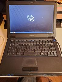 Computer portatile Samsung di piccole dimensioni