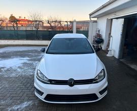 Volkswagen Golf VII 1.6 TDi R-Line DSG