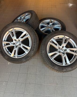 Set 4 cerchi originali Volvo XC40 da 18” con gomme