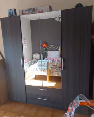 Armadio e comodini come nuovi